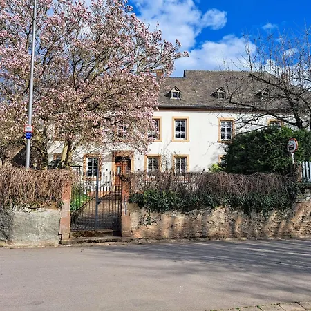 Mit Garten Und Parkplatz By Interhome