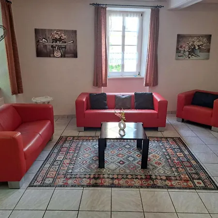Mit Garten Und Parkplatz By Interhome